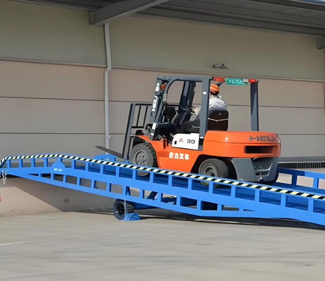 海阳移动式卸货平台（叉车用）